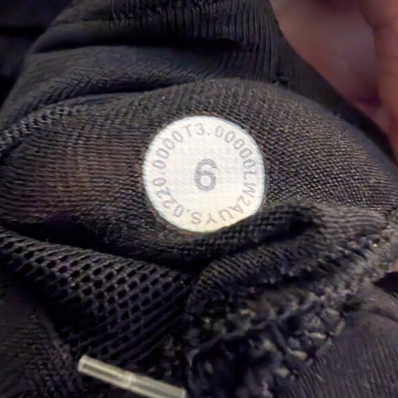 lululemon Energy Longline Bra Medium Support, B–C Cups, Sz 6, Black Pre-owned - Picture 3 of 4